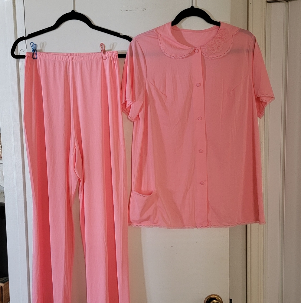 Peachy pink shadow line 2 pc pajamas sz M nwot